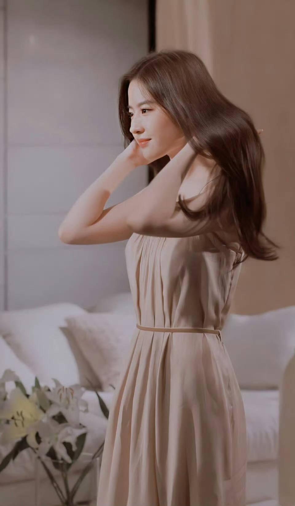 如此美丽动人的神仙姐姐，实在是养眼！