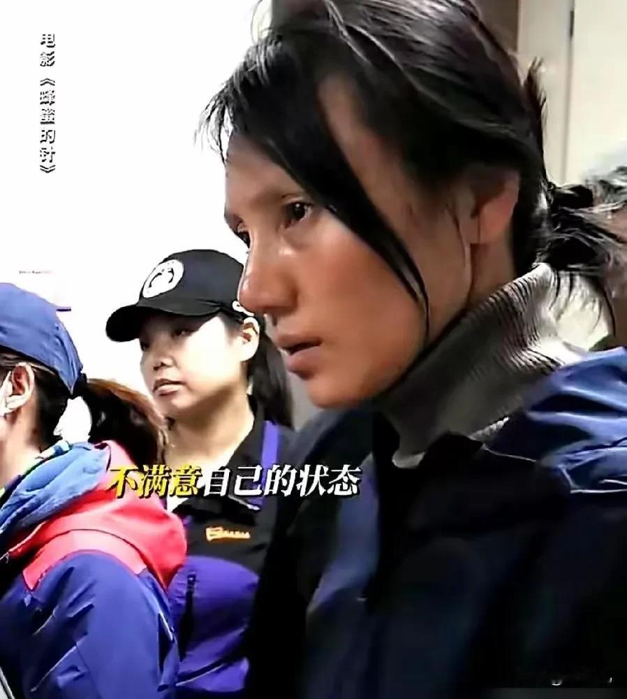 袁泉我替你不值
你何必这样呢？
看的我心里翻涌，光看图片就这样，为了演戏，真去做