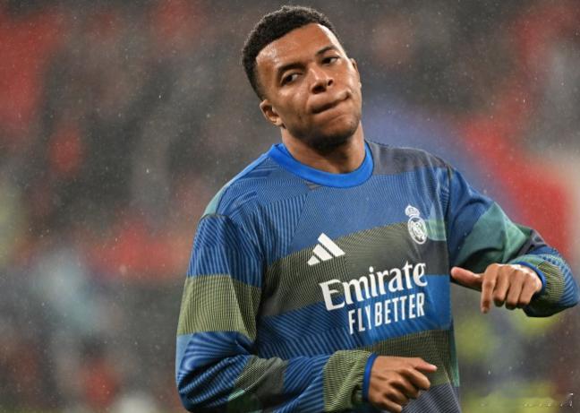 2月2日讯 西甲第22轮比赛，皇马在伯纳乌以2-1的比分艰难战胜巴列卡诺，姆巴佩