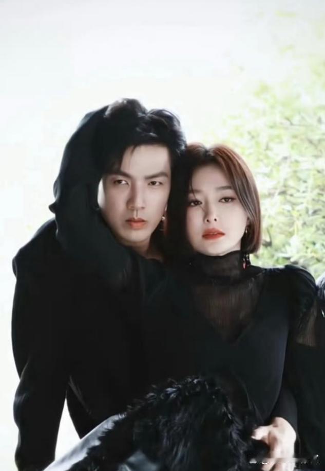 秦岚钟汉良这组写真CP感直接拉满，成熟风的俊男靓女，路人看了都说绝配 