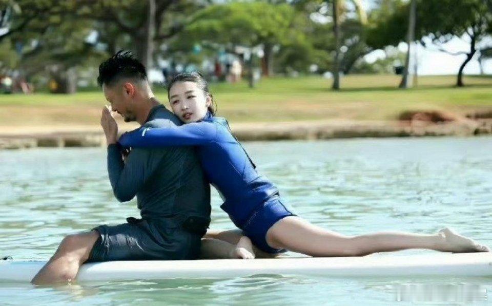 周冬雨不怕走光吗 ​​​