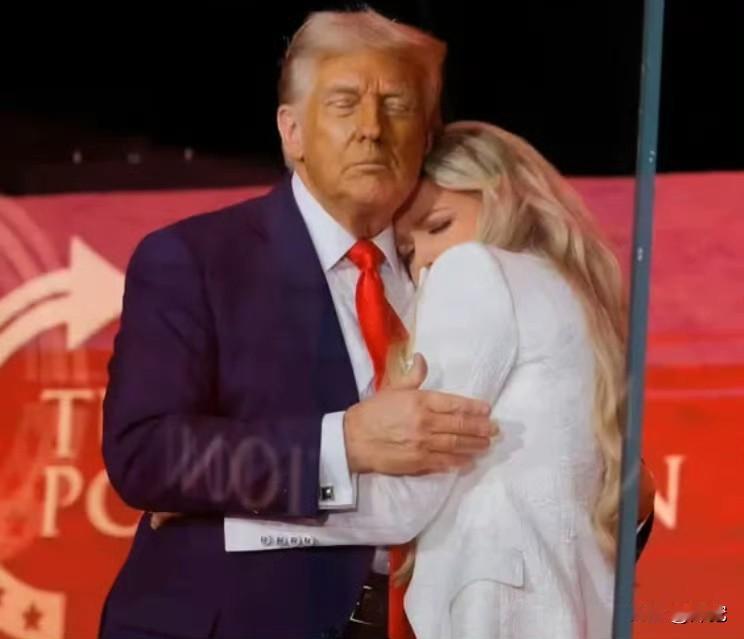 查理柯克的死如此高调，不是因为他多伟大，而是美国需要一个可以重新团结美国的故事。