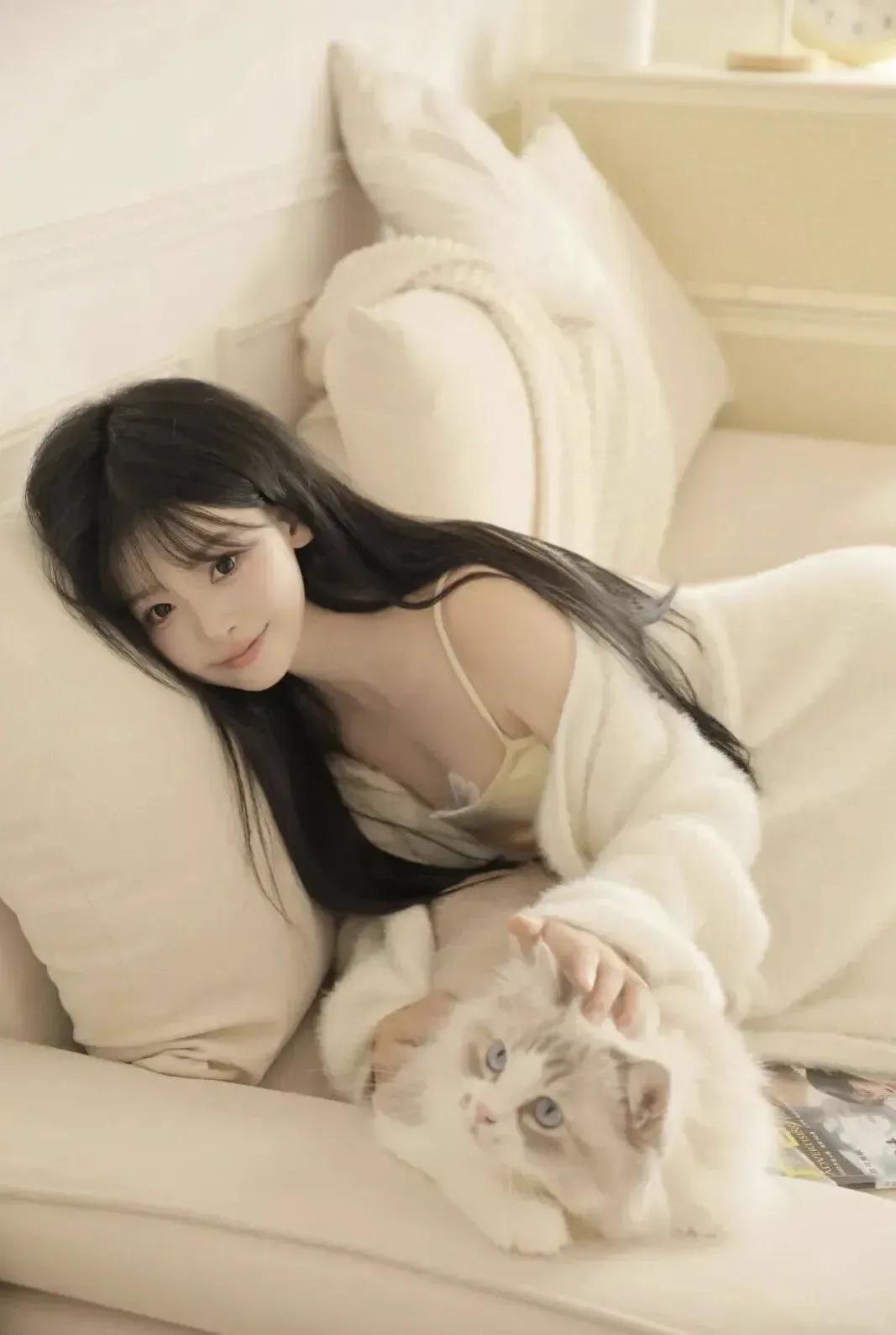 共享美人靓照是只可爱的小猫啊美女的美丽瞬间分享 你心中的美女啥模样