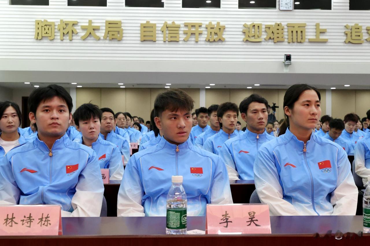 #作者加速成长计划#

李昊已经回到青岛西海岸，备战即将开始的中超联赛！

李昊