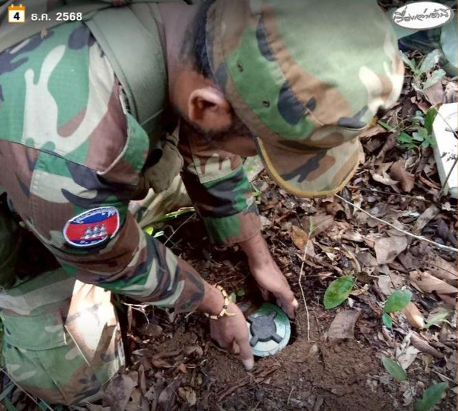 打疯了！泰国少校阵亡，F-16越境轰炸，炸毁柬埔寨赌场，火箭弹洗地。
 
仅仅两