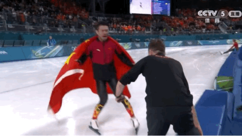 🔻宁忠岩说：“这四年我终于站在山顶上了，对我的挑战太大了，终于如愿以偿了……疯