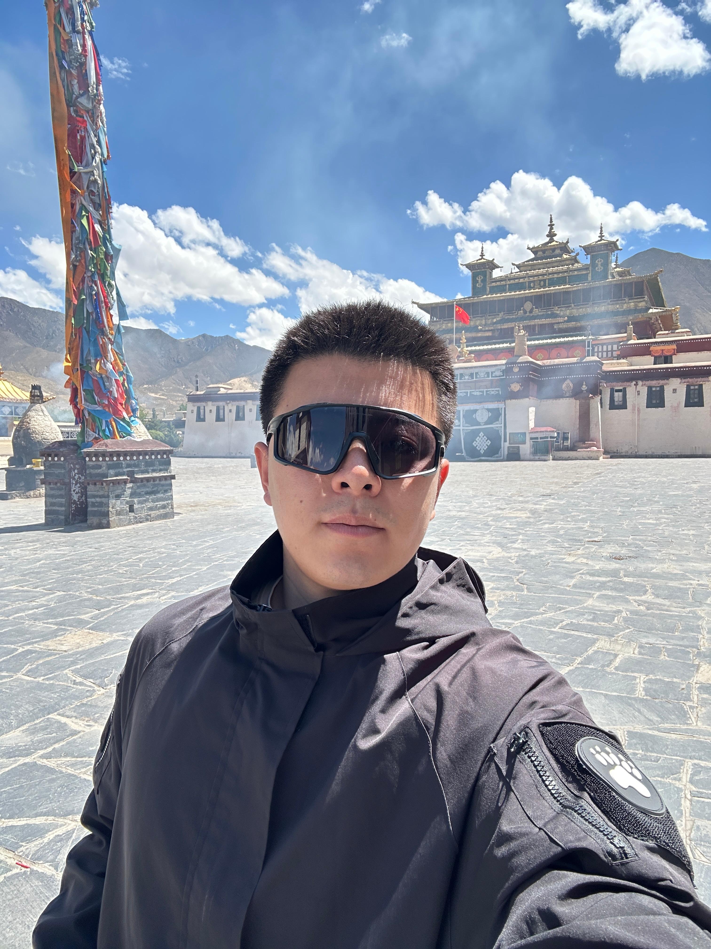 特朗普访华欢迎宴会谁能谁能帮我AI一张我和大佬们的合影～ 