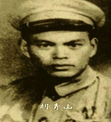 1950年新疆，108位解放军被上千叛匪困在孤城40天，弹尽粮绝之时，匪首送来一