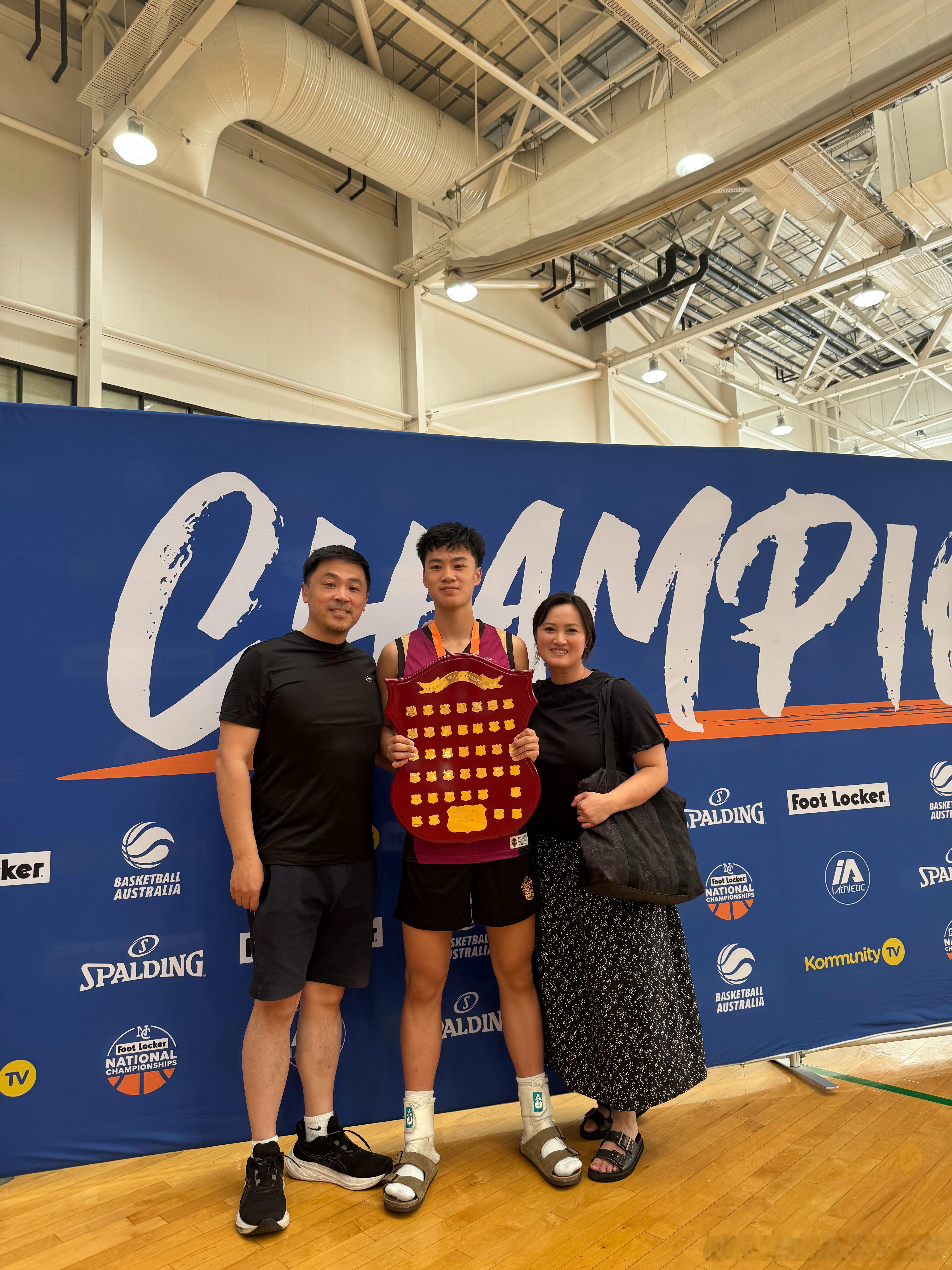 有幸在今年的全国大赛期间，见证了Evan Jiang随队获得U20 Divisi