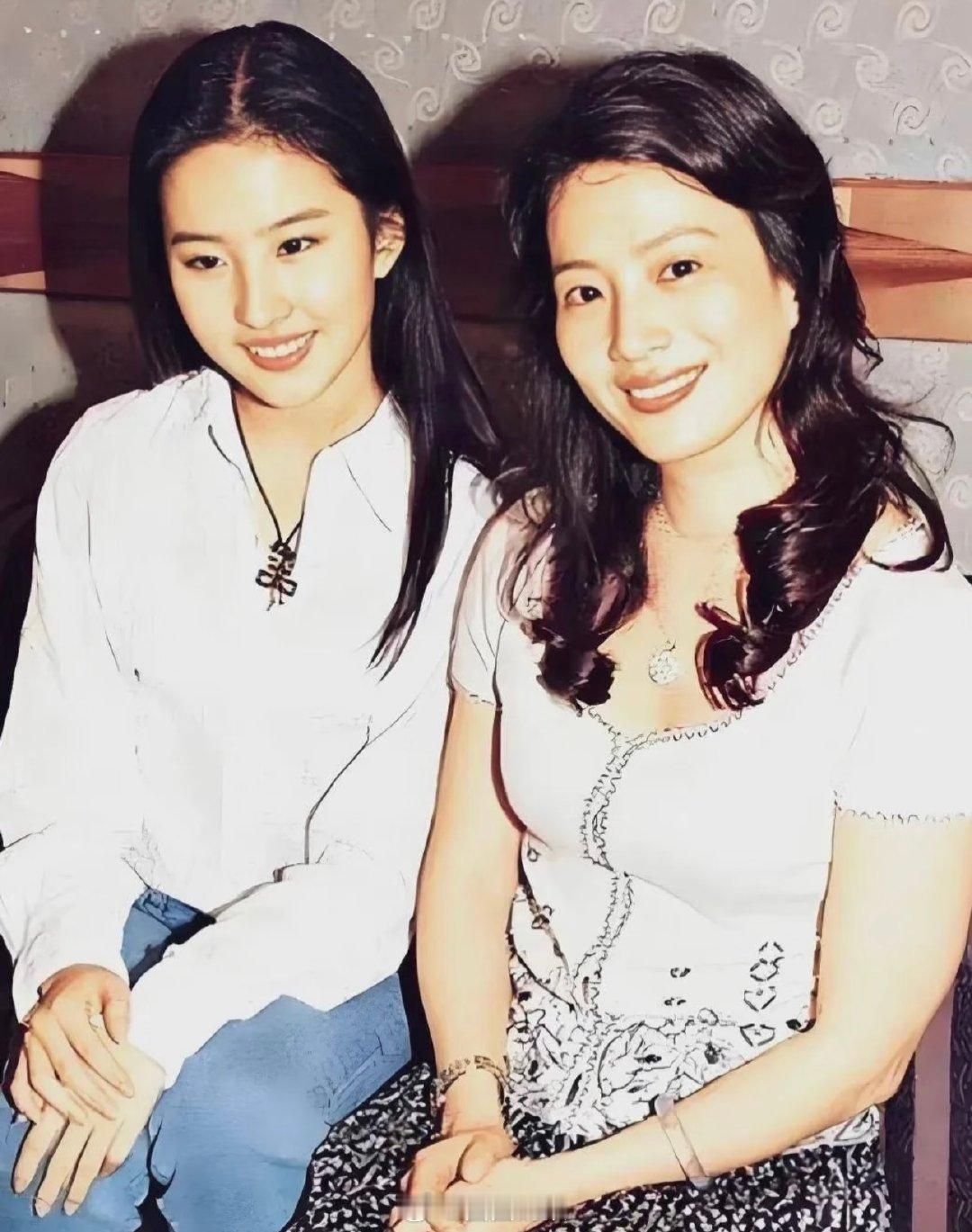 刘亦菲全家人的颜值好美啊！全家人不只是刘亦菲，妈妈小姨姥姥都好美 