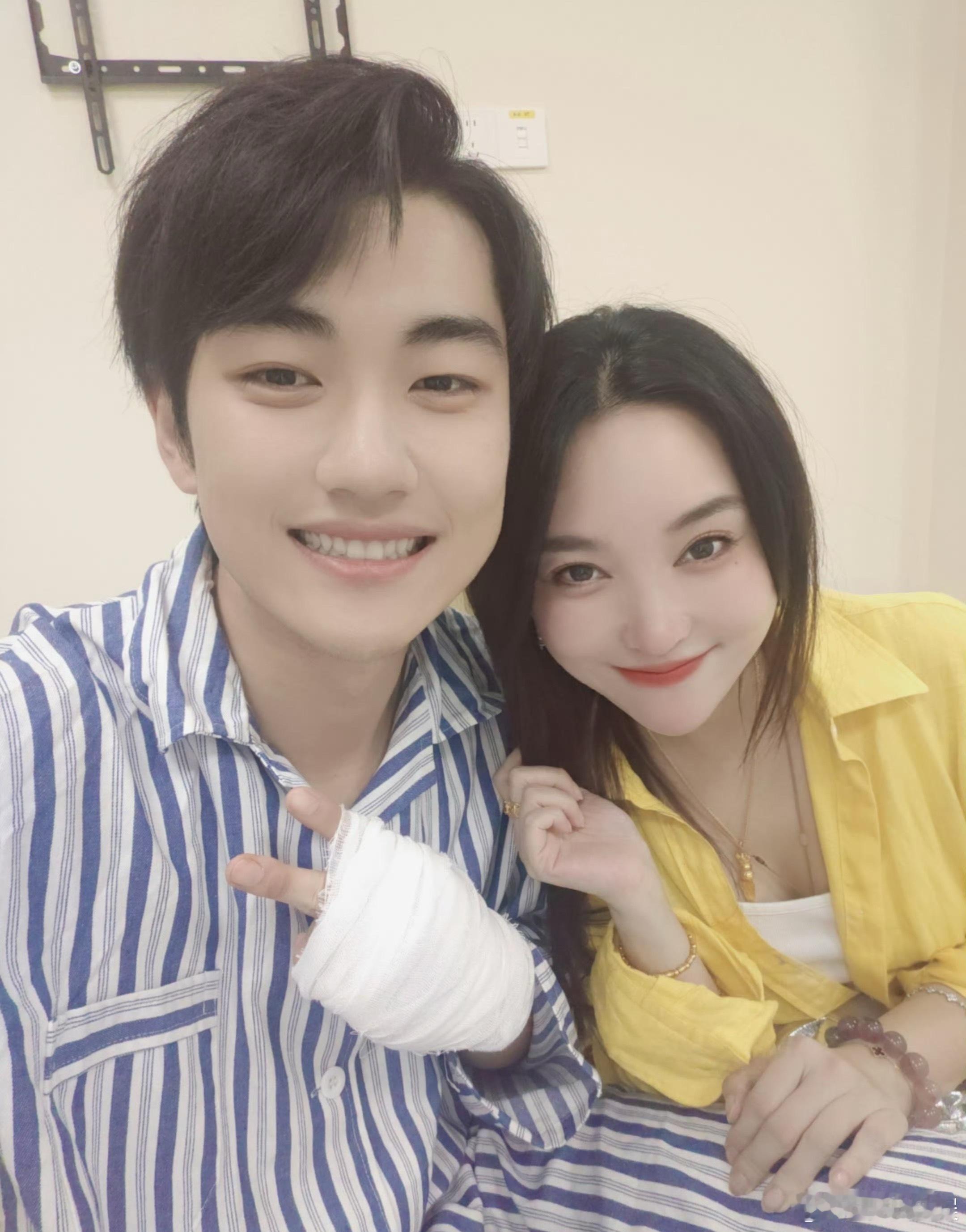 孙丞潇 我只有金莎一个美女看这小孩面相也不是那种很会玩的人，应该是有误会的，先不