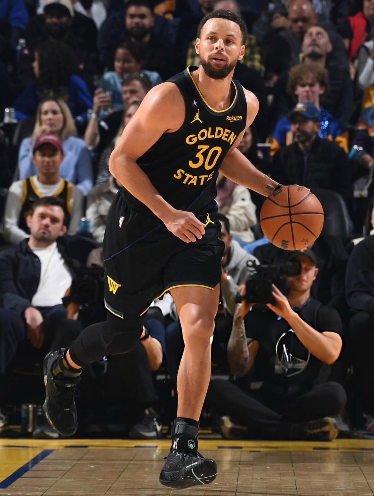 黑色“自由”太帅了虽然韦德12的争议比较多但是产品实力是实打实得到了认可打算入手