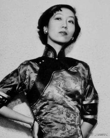 1995年，74岁张爱玲在美国出租屋内去世，尸体四天后才被发现。她身上什么也没有