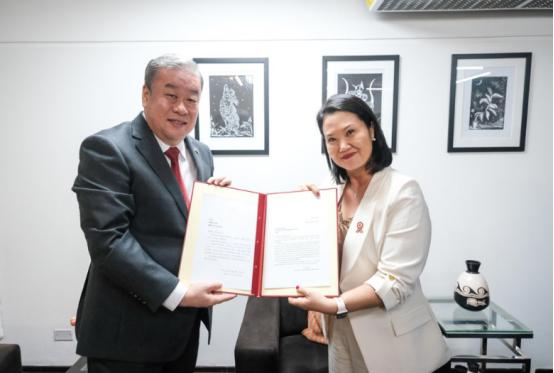 秘鲁这位刚上台的日裔女总统，竟然做出了一个让美国彻底傻眼的决定！
 
就在几天前