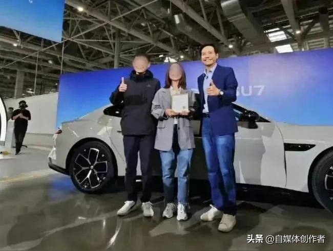 小米SU7换代发布会封神！半个车圈大佬捧场，奔驰致敬背后藏着中国车市大格局
 