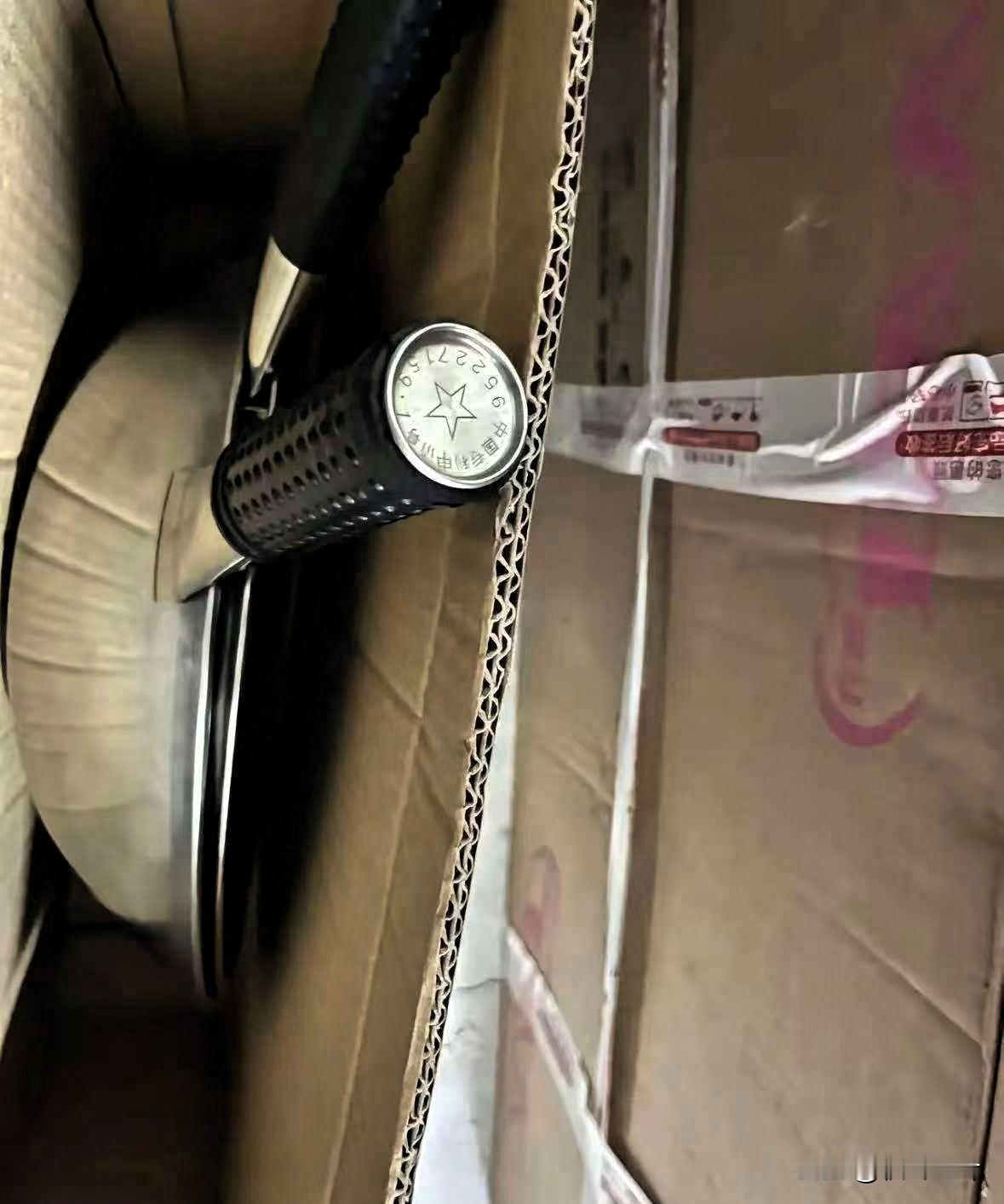 好消息，瑞安铁锅厂准备重新打锅了，
厂长说，厂子这些年没关门，只是不做锅了，改产