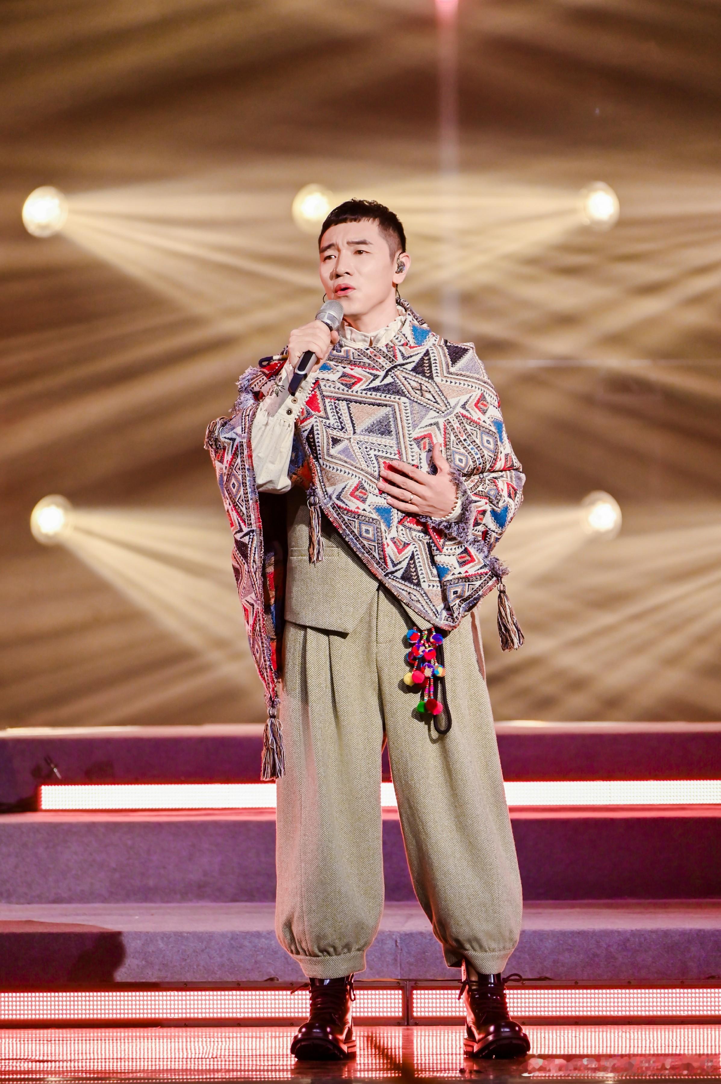 王琪2025个人巡演票房惊人 跨年家乡开唱再发新歌  关于12月27日的家乡鞍山