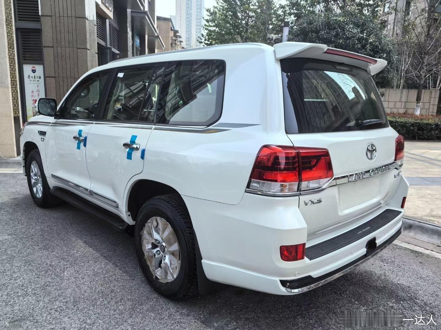 全新酷路泽 5700 V8自吸！！高配KDSS、真皮座椅，气泵、12气囊、8座双
