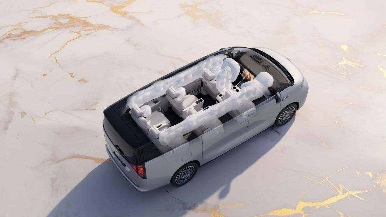 吉利银河V900上市了，限时指导价26.98-32.98万这MPV是真的大，车长