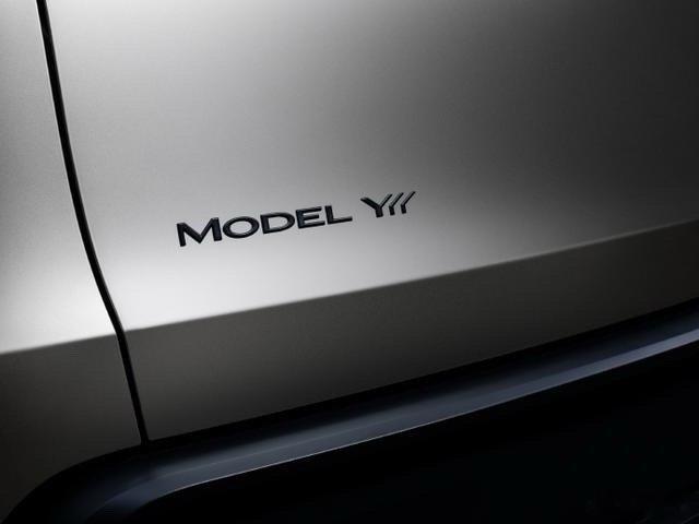【特斯拉Model Y L新消息！6座布局+续航751km，要对标理想i8？】特