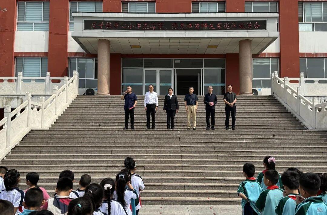 山东博兴县店子镇中心小学，5月21日，为侯海芳、陈素梅两位老师举行退休欢送会！