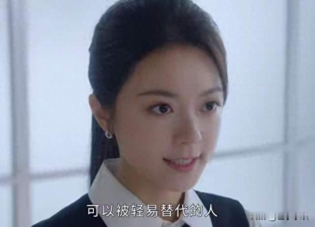 《无可替代》开播引爆收视，赵今麦塑造00后飒爽职场大女主