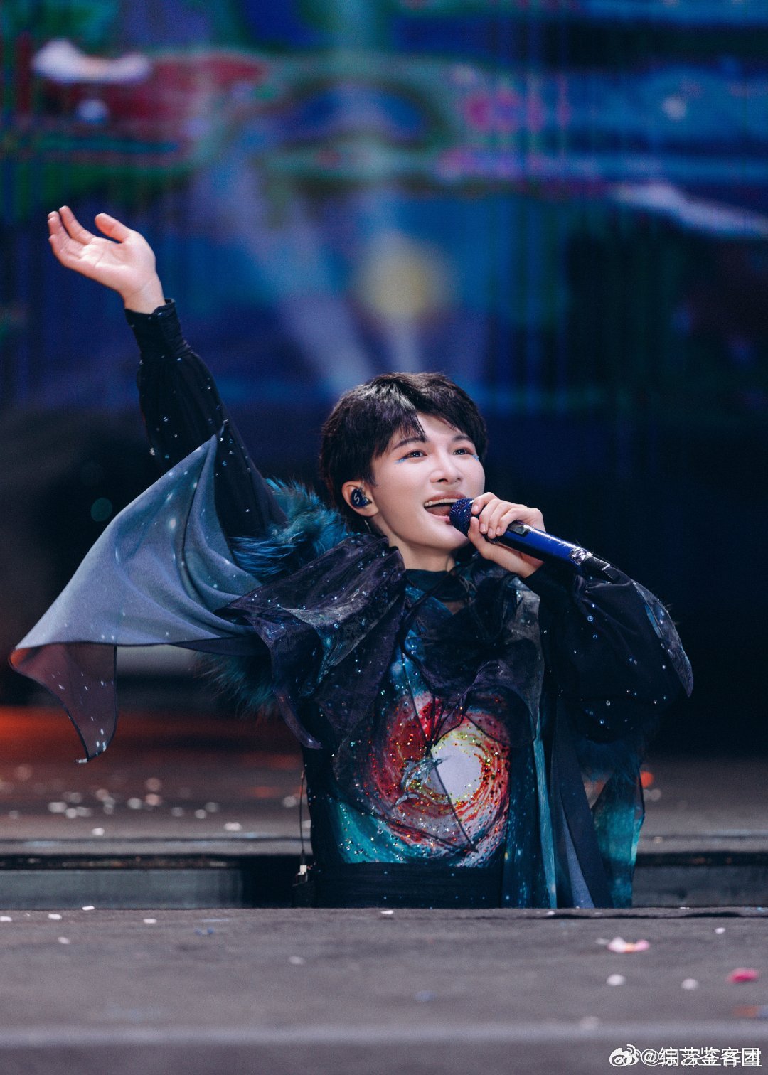 周深红尘慌慌周深百花杀主题曲红尘慌慌周深还是孟子义邀请来唱的红尘纷乱世事浮沉，周