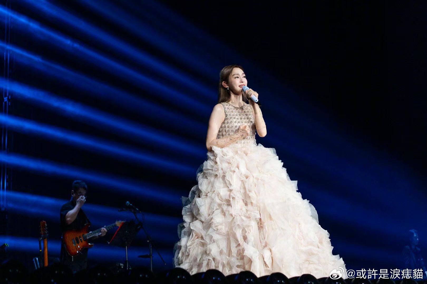 范玮琪416票 熟悉的嗓音一出来就很稳，范玮琪初舞台表现太亮眼，416票真的实至