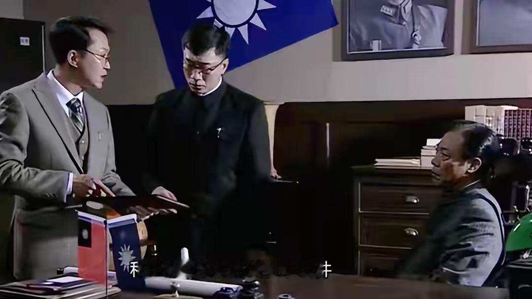 如何评价《潜伏》里的吴敬中？

吴站长是反派中最高级的那种。

以通透、深刻、关