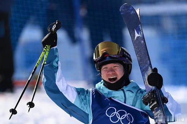 女子U型场地决赛李方慧第三滑93.00分李方慧93分！包揽包揽！ 