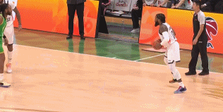 裁判对辽宁偏心偏向，塔奴母队小动作贼多，输球后等着挨骂难避免

辽宁主场球迷喊声