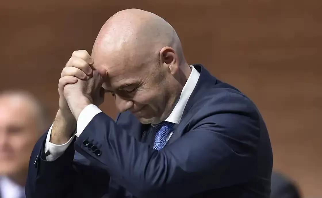 国际足联左右为难！

谁能想到美国队为了巴洛贡那张红牌折腾半天，最后反而输得更难