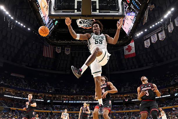 疯三第二轮，全美第11号种子密歇根州立大学以77比69战胜了全美第23号种子路易