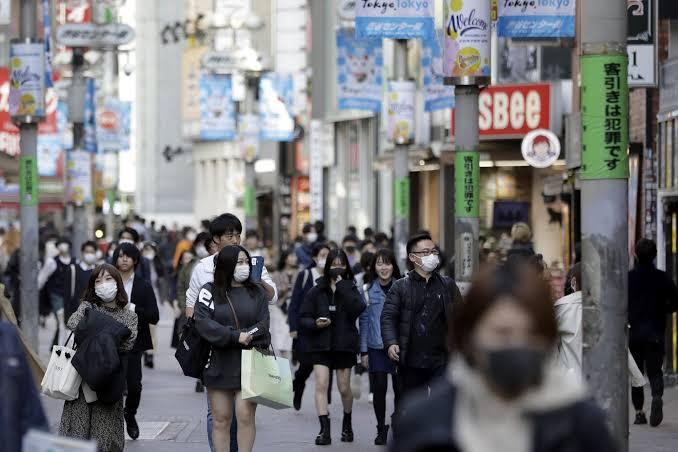 日本“就业冰河期”留下的一个重要教训，是保住现有岗位，并不等于保住年轻人的就业机