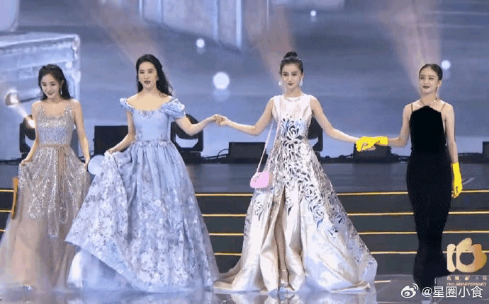 当年那场微博之夜真的是天花板，请的全是顶流……现在再也没有当时的盛况了 