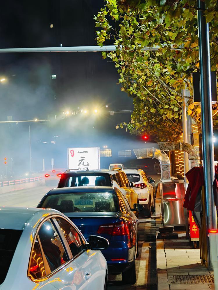 昆明网民向市委书记建言大力整治烧烤油烟的问题

近日网民通过人民网领导留言板给昆