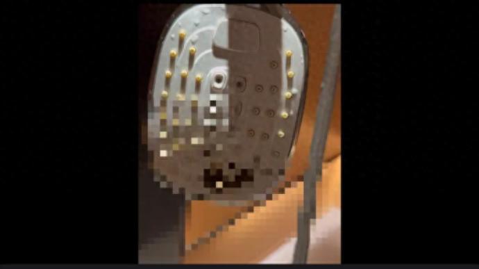 “太恶心了！”江苏无锡，男子一家人去酒店入住，晚上洗澡时，男子偶然发现花洒上面有