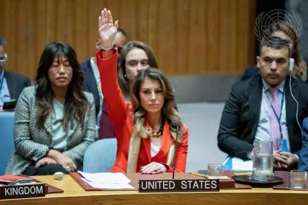 美国吃相难看，中国三问:到底怎样才能停火？
美国想要吃掉加沙的野心越来越明显了，