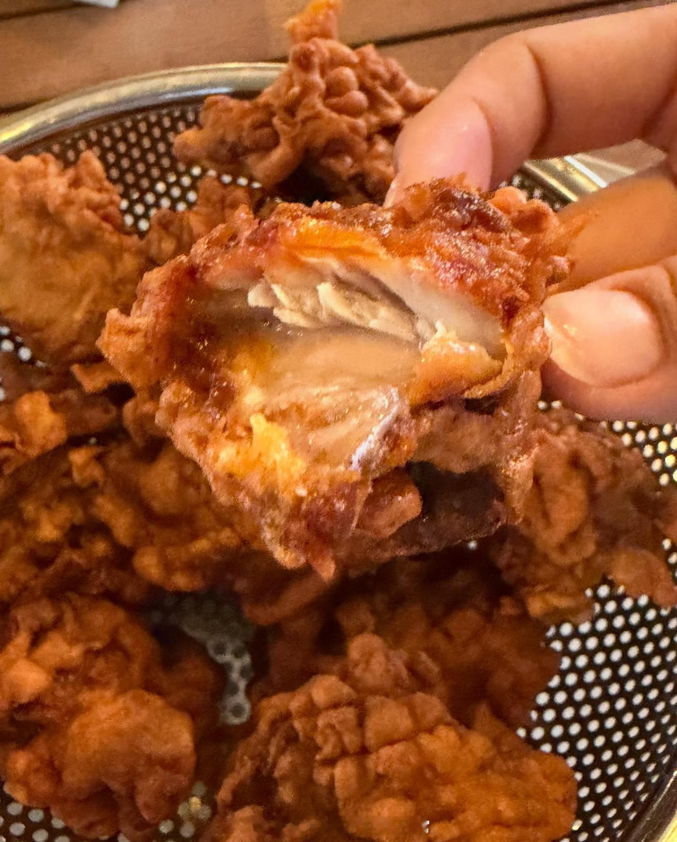 一直不理解鸡架这种食物就是嗦嗦味道呀，配奶茶，我一边看剧一边吃，能吃好几个，就像
