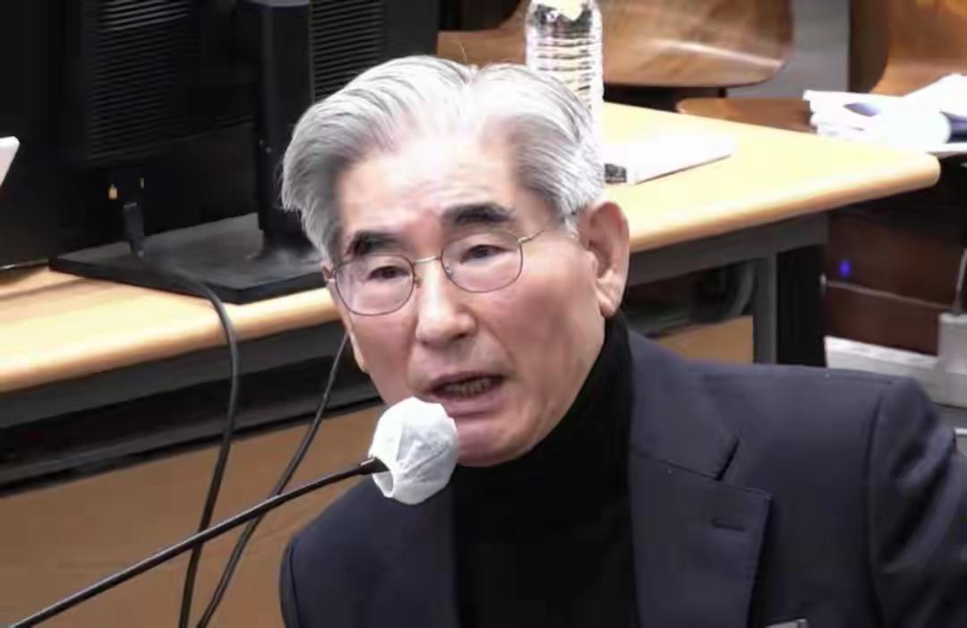 ​执迷不悟，韩国国防部长金龙显在法庭上仍然对尹锡悦进行辩解，他的言论让大家感到非