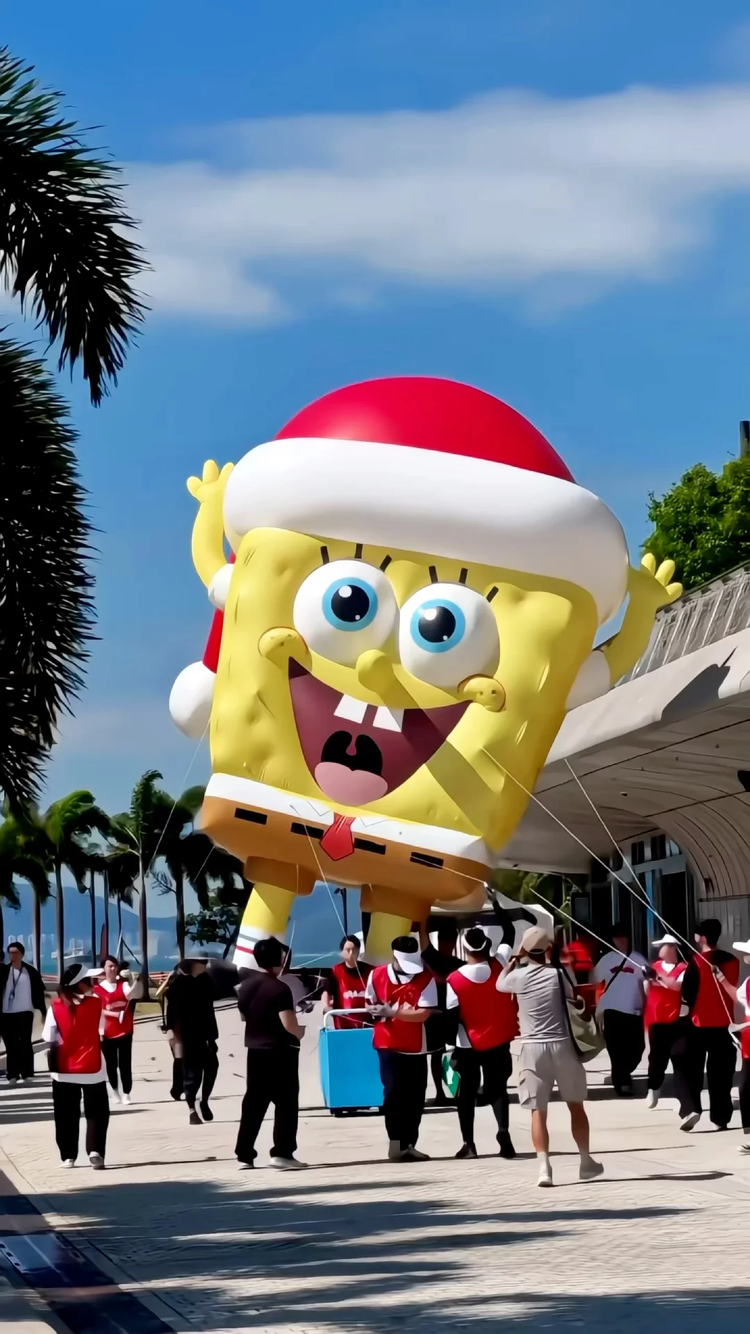 🇭🇰报告！！西九龙出现巨型海绵宝宝和雪糕车