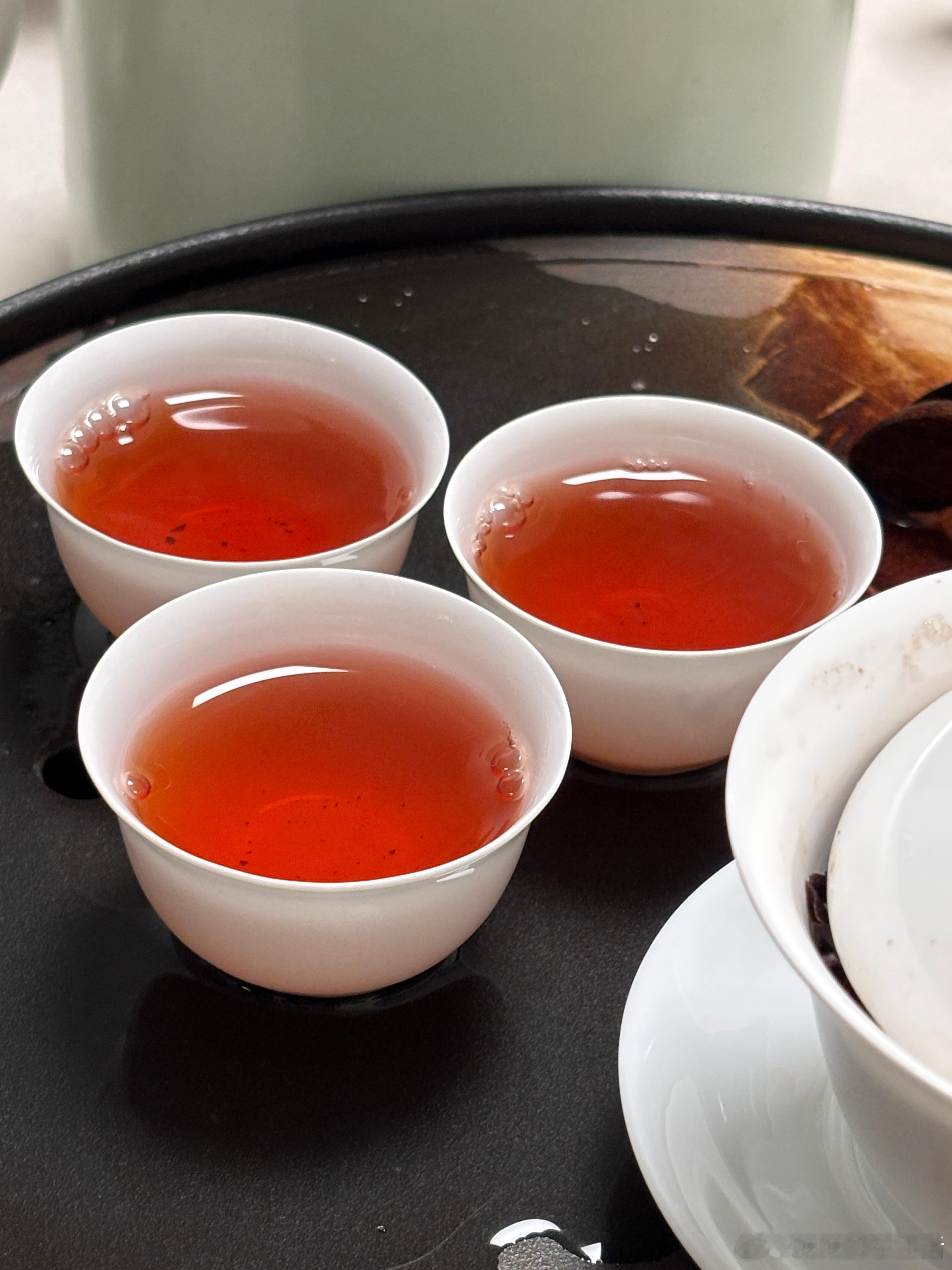 周六夜，一部剧，一杯茶，静静看夜空。 