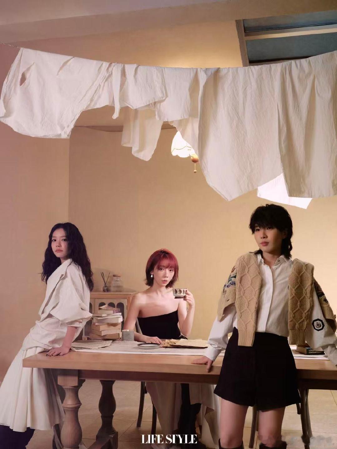 刘恋房东的猫首次线下合作 房东的猫遇上了刘恋的马 音乐节的风都变得温柔了? 刘恋