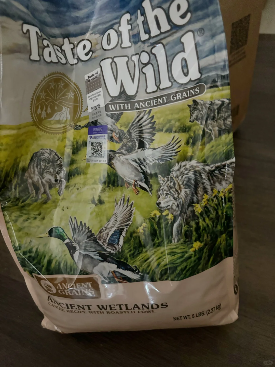 夏天金毛吃什么狗粮好？小黄浅尝了荒野狼王