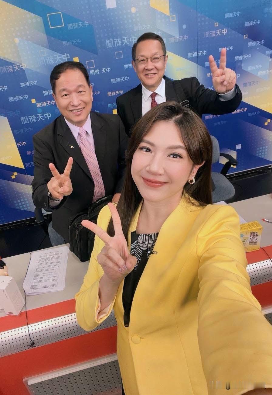国民党退役将领张延廷今（20日）在脸书发文表示，这礼拜办秋节活动，今天跑十几摊碰