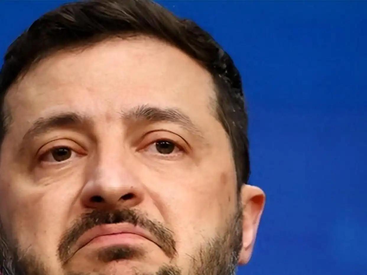 泽连斯基手握欧盟900亿援助春风得意，看似雪中送炭，实则是彻头彻尾的雪上加霜。巨