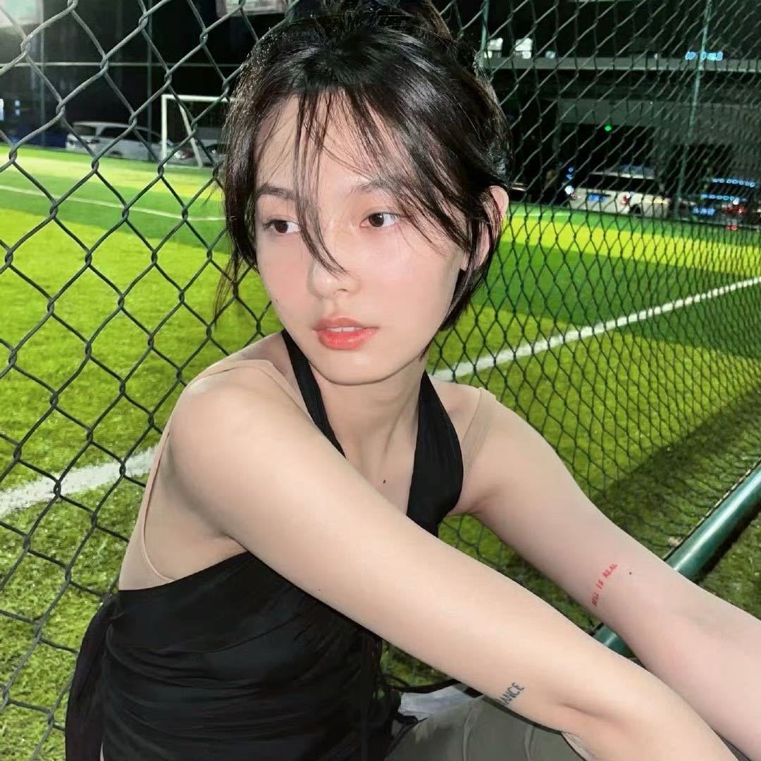 那些让人忍不住保存的氛围感头像，原来都藏着赵佳丽的名字！无论是剧中的纯粹懵懂，还