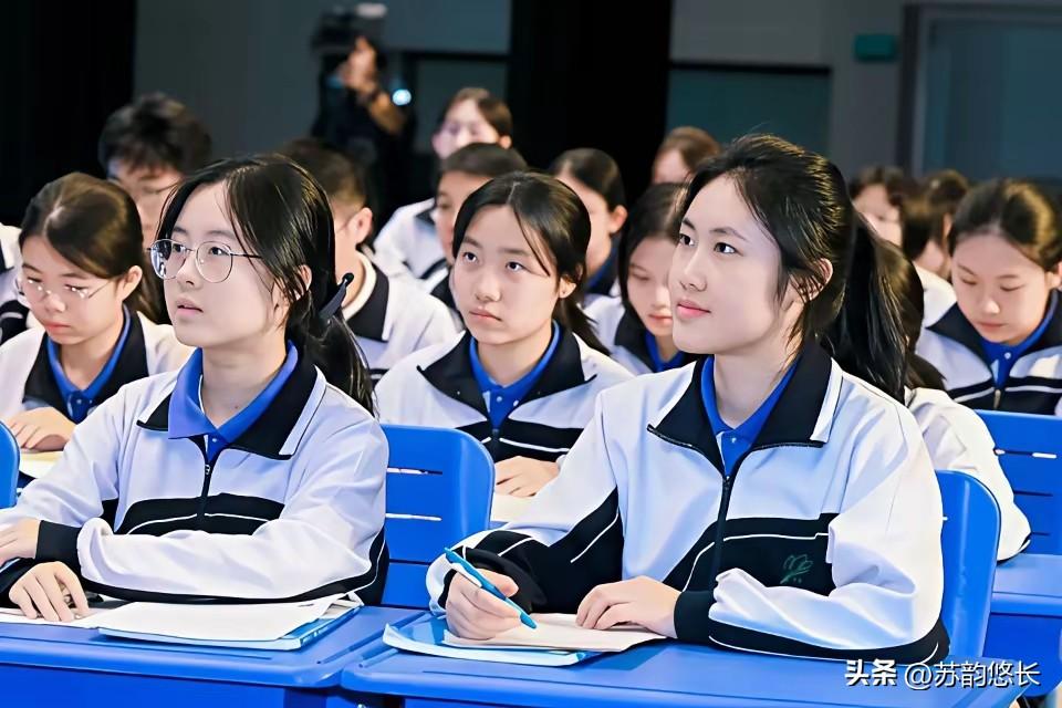 退休老教师说：
“学霸的成绩一定不是补出来的，但95%的学霸都在加餐”，这一点不