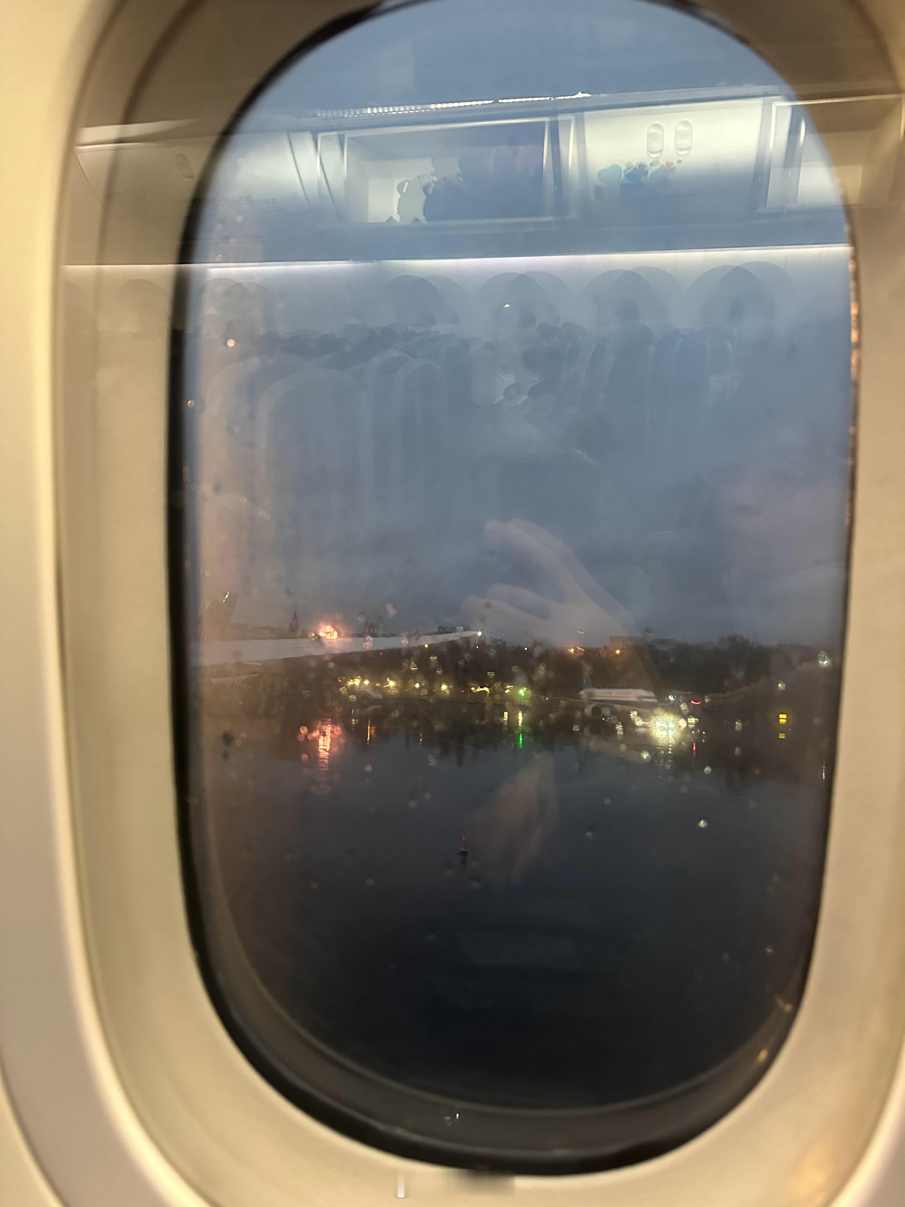 下雨的天 适合睡觉今儿就不唤醒鹏友们了我先飞咯✈️#有篮无界心潮无限##新疆男篮