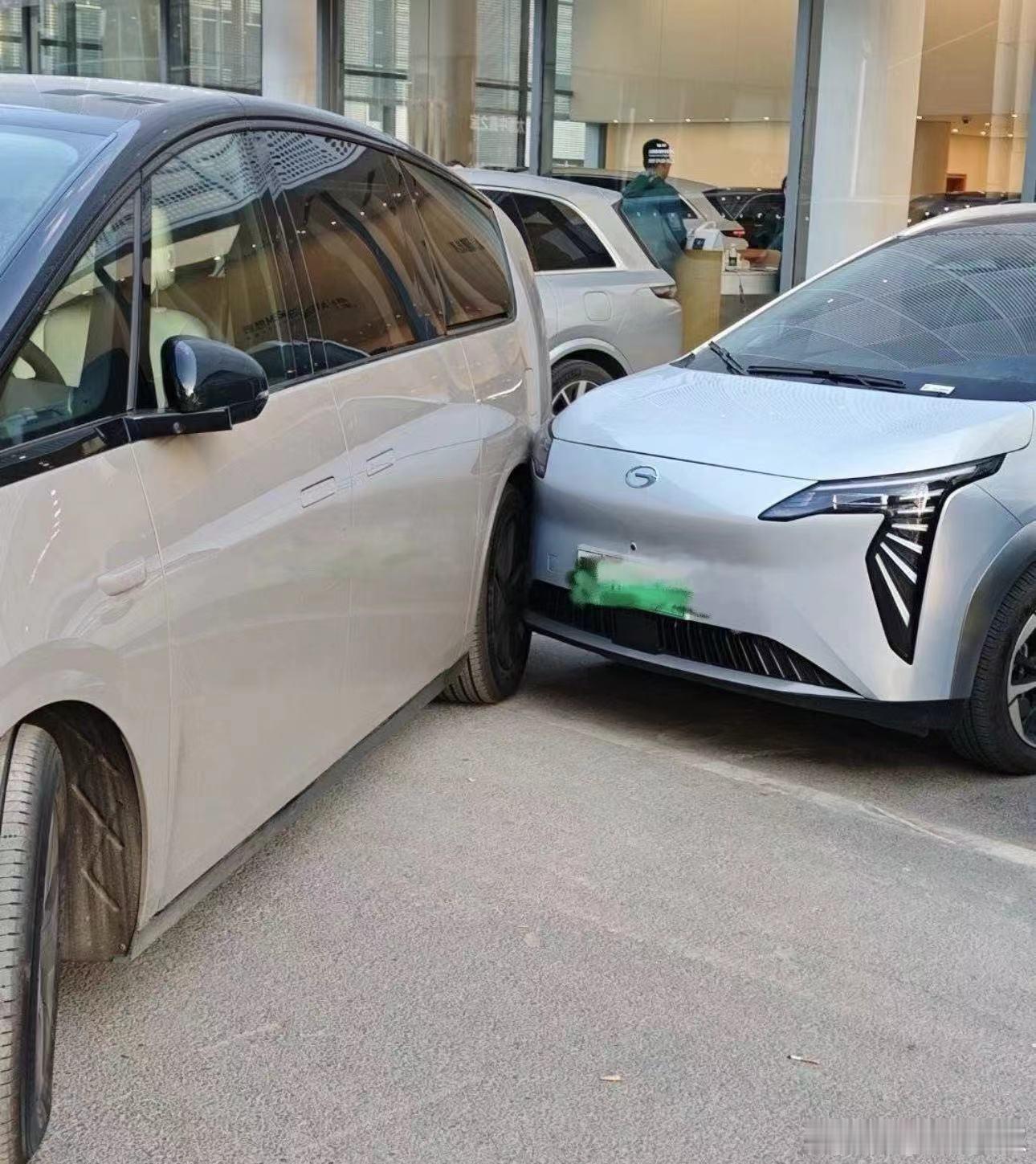 高铁上路，汽车司机们还没有适应过来吧 #大v聊车# ​​​